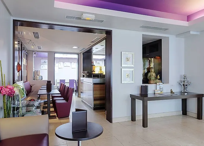 메종 나비스 바이 해피컬처 4*